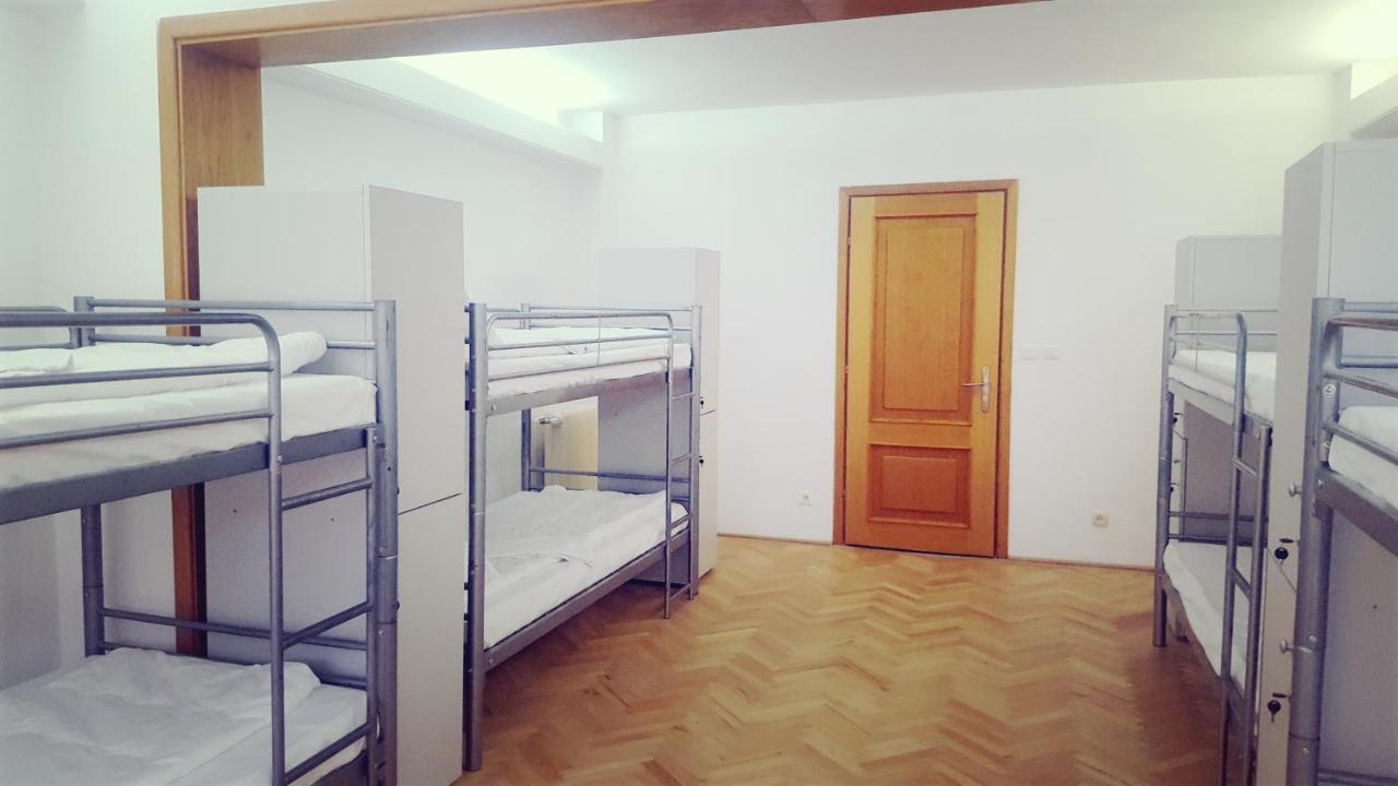 Sleep Inn Hostel 부쿠레슈티 외부 사진